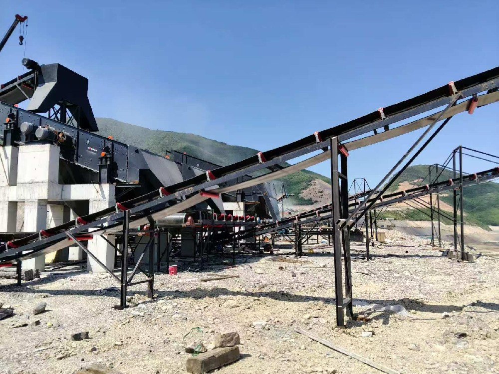A customer from Singapore purchased a mobile crushing plant from  Shifu Environmental  chnology Company, which can crush 100 tons per hour.